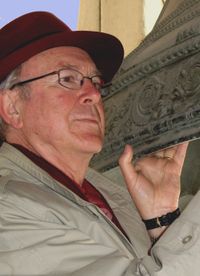 Bei der Glocknprüfung der Peters-Glocke, auch Campanone genannt, im Petersdom in Rom, Foto: Wolfram Menschick