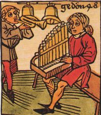 Dreiklang - Glocken, Orgel und Trompete.